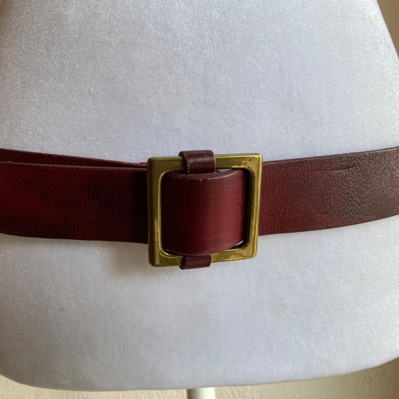 Vintage Gap leather belt in deep red with brass buckle Size Small - Picture 2 of 10
